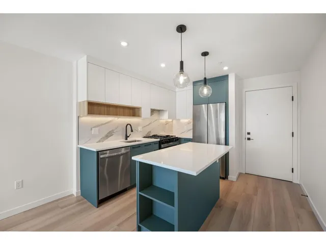 409 6270 GOOSEBERRY DRIVE, Surrey, British Columbia V3S0B7