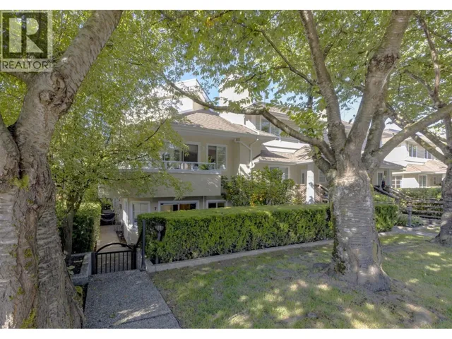 7 249 E 4TH STREET, North Vancouver, British Columbia V7L1J1