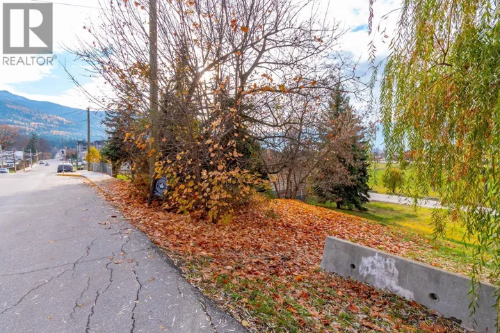 791 5th Street SE, Salmon Arm, British Columbia V1B4B2