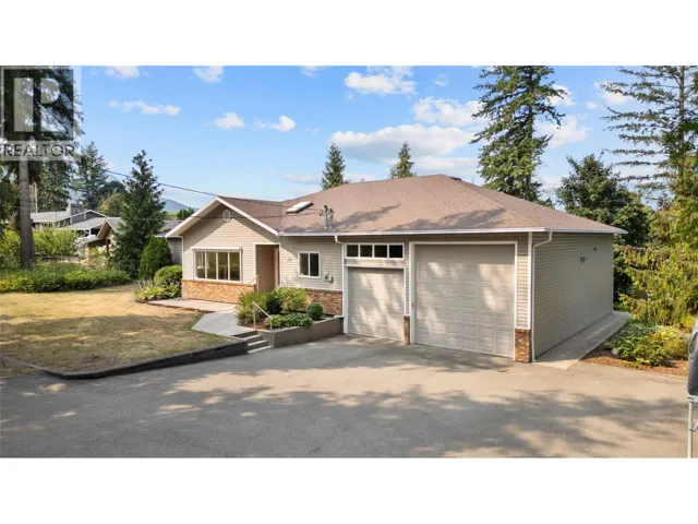 151 25 Street NE, Salmon Arm, British Columbia V1E2A8