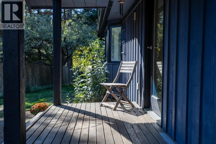 1302 ADAMS ROAD, Bowen Island, British Columbia V0N1G2