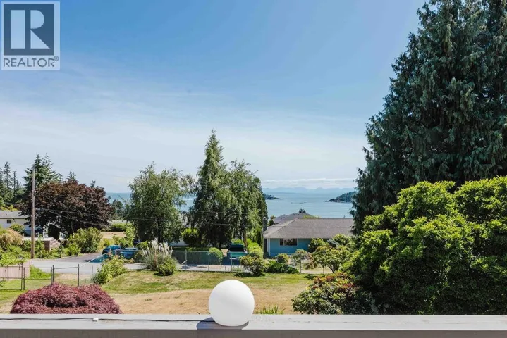 6505 MEIER ROAD, Sechelt, British Columbia V7Z0S8