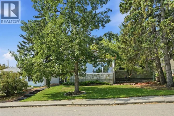 13 Tipton Place NW, Calgary, Alberta T2K3L6