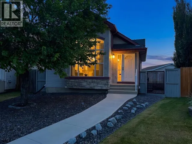 79 Cranberry Square SE, Calgary, Alberta T3M1J5