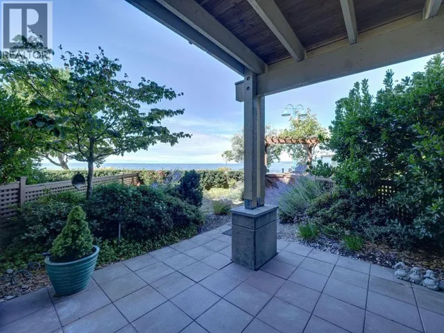 105 5160 DAVIS BAY ROAD, Sechelt, British Columbia V7Z0H3