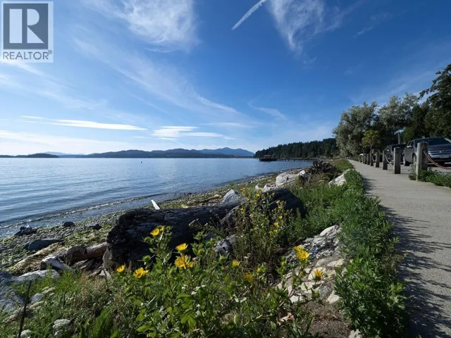 105 5160 DAVIS BAY ROAD, Sechelt, British Columbia V7Z0H3
