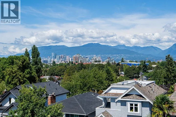 3 676 E 22ND AVENUE, Vancouver, British Columbia V5V1V4