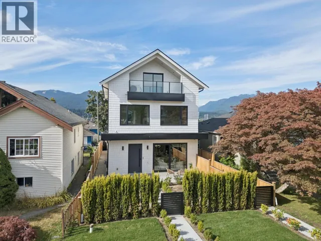 1 2815 TRINITY STREET, Vancouver, British Columbia V5K1E8