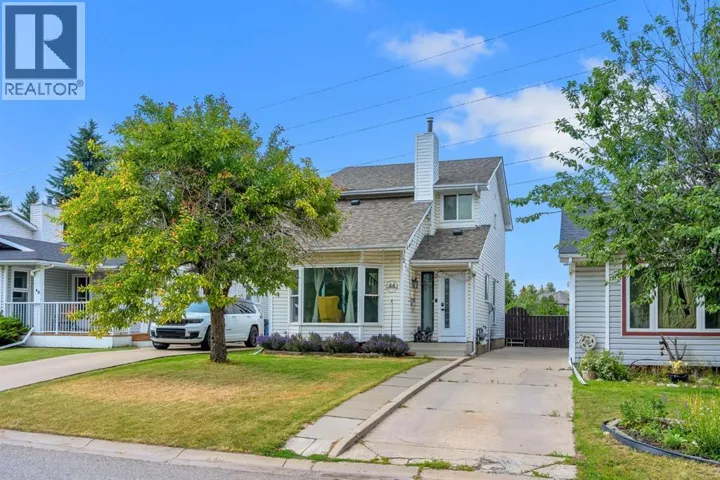 44 Strathclair Rise SW, Calgary, Alberta T3H1G4