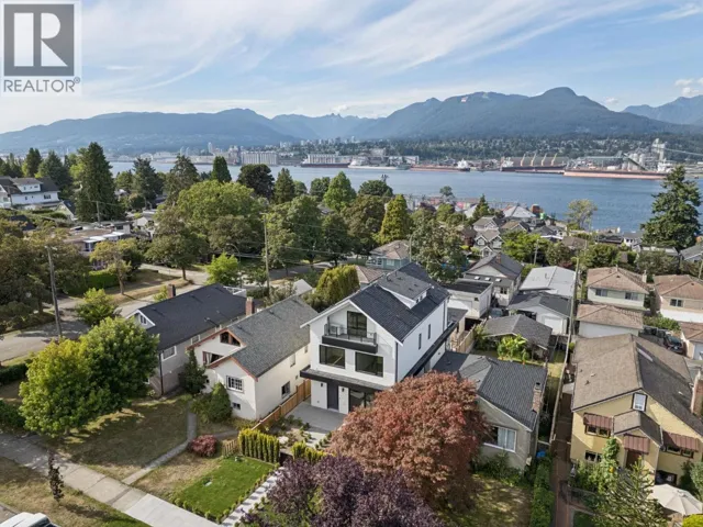 2 2815 TRINITY STREET, Vancouver, British Columbia V5K1E8