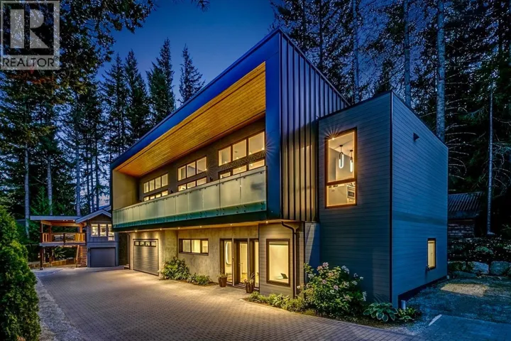 8224 ALPINE WAY, Whistler, British Columbia V8E0G2