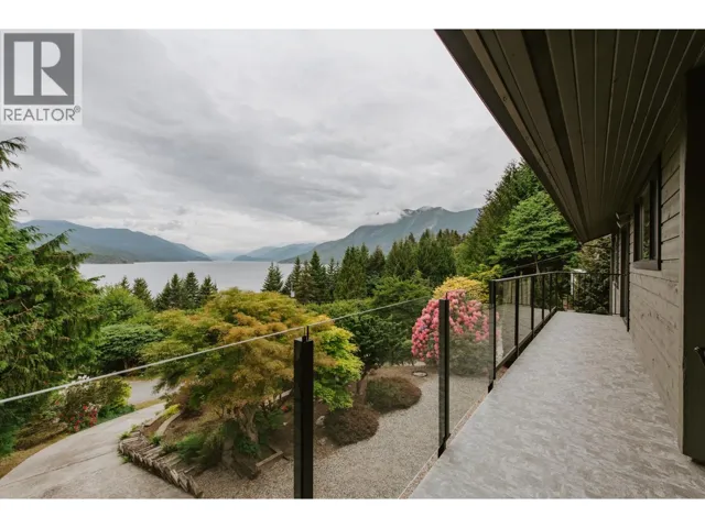 6950 PORPOISE DRIVE, Sechelt, British Columbia V7Z0C8