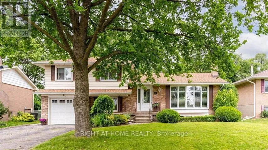 49 RAYNE AVENUE, Oakville (CP College Park), Ontario L6H1C1