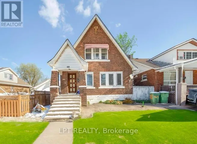 916 FELIX AVENUE, Windsor, Ontario N9C3L3