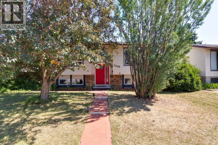 1208 Ranchlands Boulevard NW, Calgary, Alberta T3G1G5