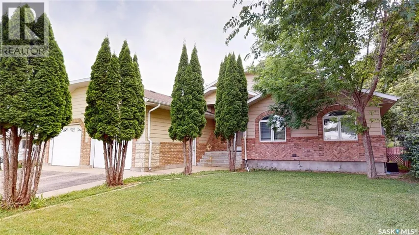 833 Peters AVENUE, Oxbow, Saskatchewan S0C2B0