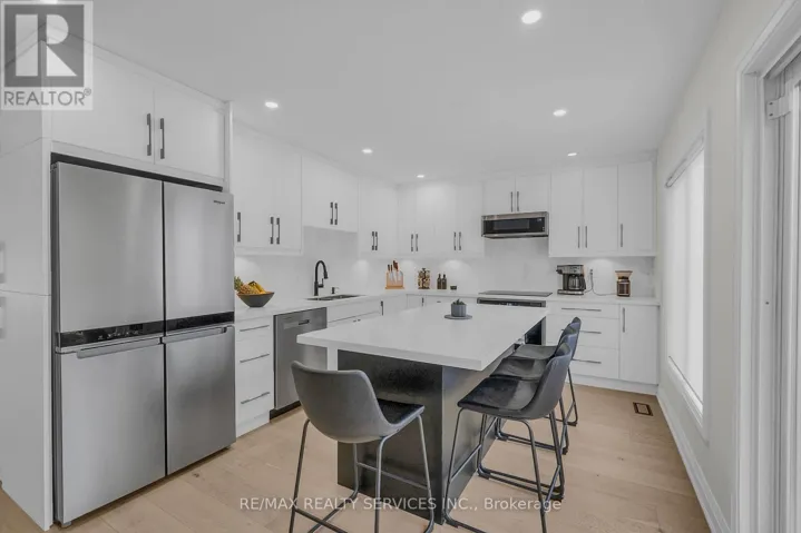 128 SEASIDE CIRCLE, Brampton (Sandringham-Wellington), Ontario L6R2G9