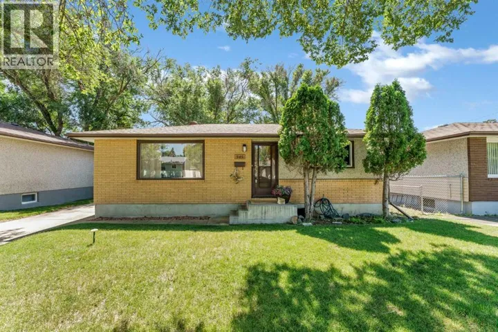 545 16 Street NE, Medicine Hat, Alberta T1A5X1