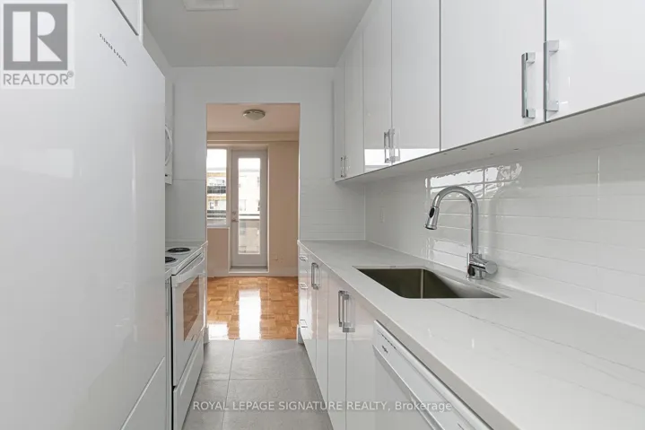 203 - 2 GRANDSTAND PLACE, Toronto (Thorncliffe Park), Ontario M4H1E2
