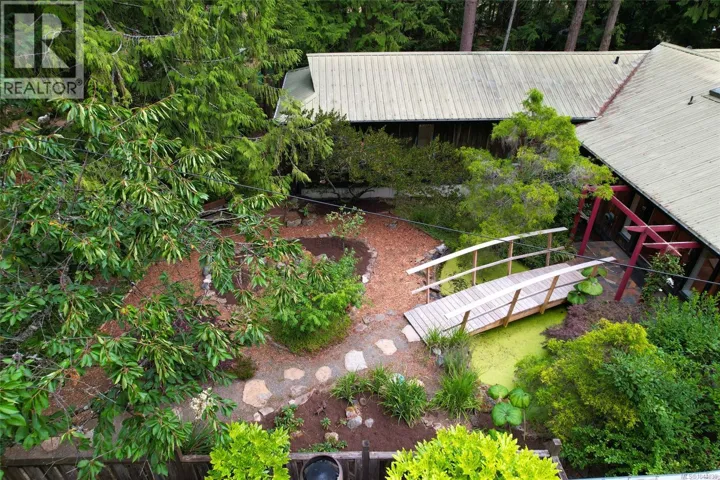 395 Lyngail Pl, Gabriola Island, British Columbia V0R1X1