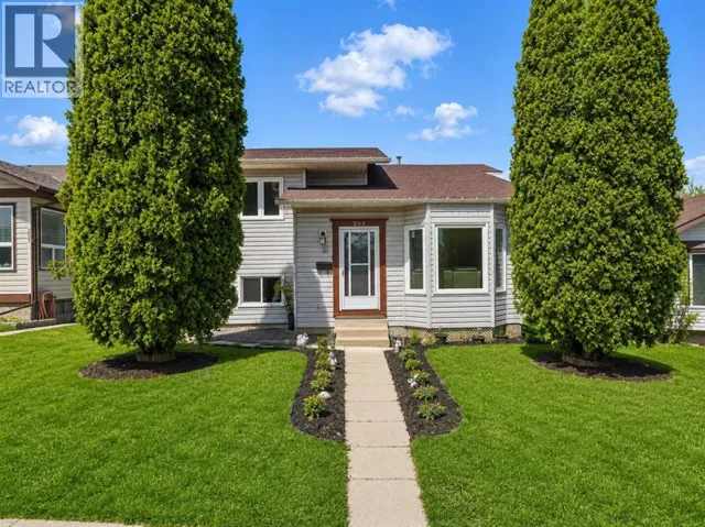 203 Shawglen Road SW, Calgary, Alberta T2Y1Y2
