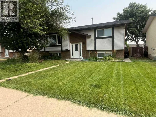 10 Chow Avenue SE, Medicine Hat, Alberta T1B2T1