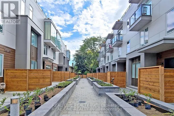UNIT 5 - 25 DERVOCK CRESCENT, Toronto (Bayview Village), Ontario M2K0G7