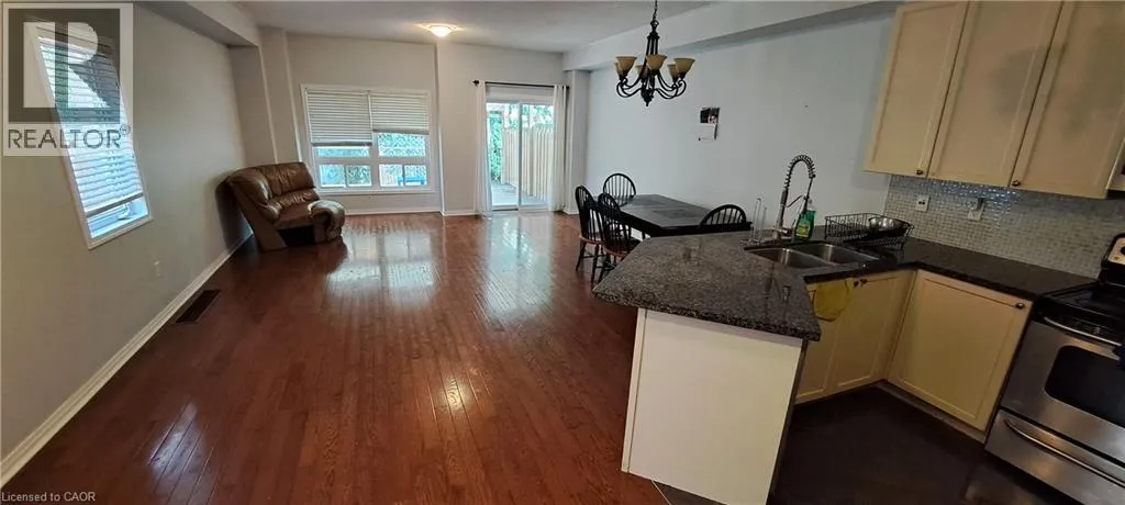 110 HIGHLAND Road Unit# 27, Kitchener, Ontario N2M3S1