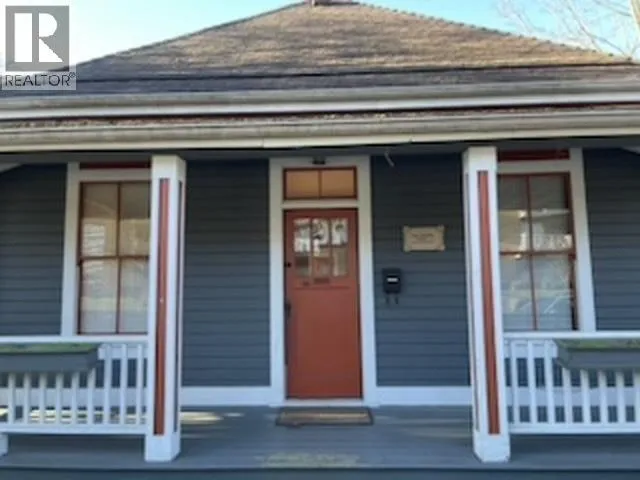 324 TENTH STREET, New Westminster, British Columbia V3M3Y5