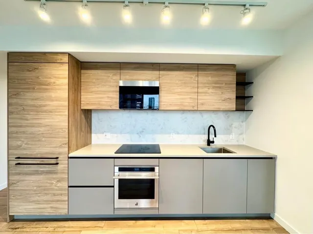 6XX 10448 UNIVERSITY DRIVE, Surrey, British Columbia V3T0S7