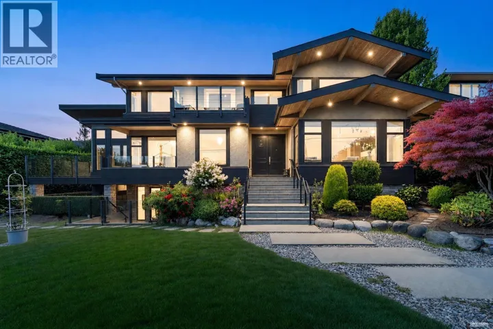 1139 ESQUIMALT AVENUE, West Vancouver, British Columbia V7T1K2