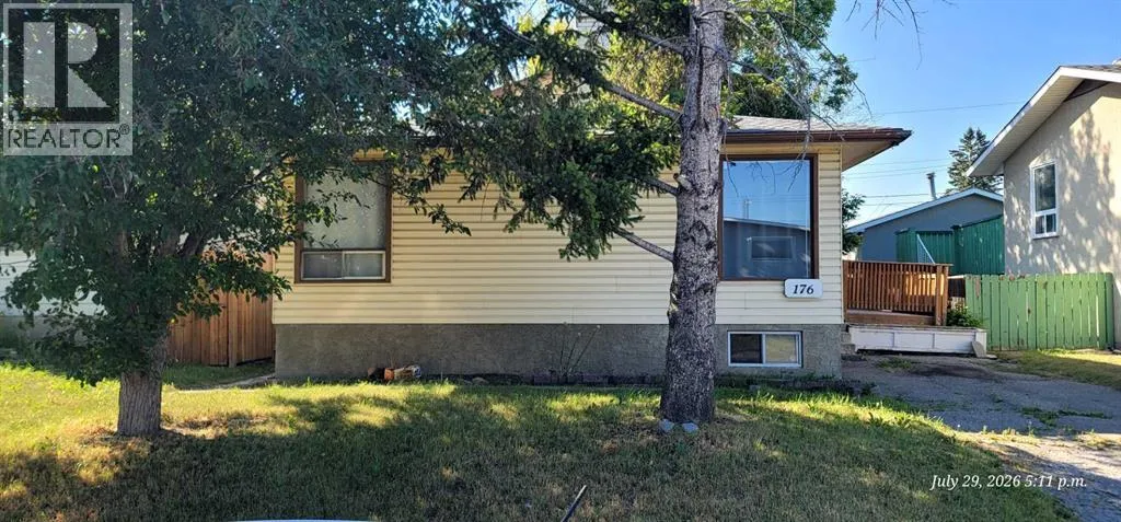 176 Penbrooke Close SE, Calgary, Alberta T2A3P1