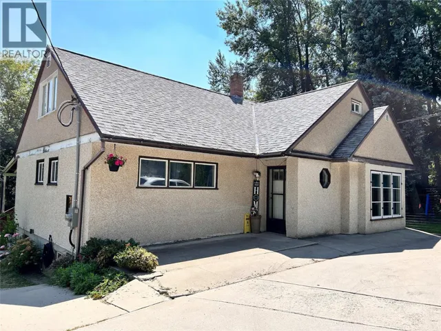 2066 CAUGHLIN Road, Fruitvale, British Columbia V0G1L1