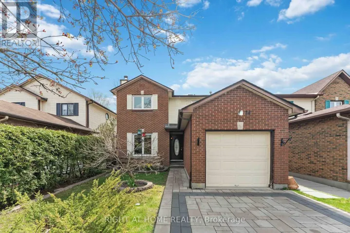 26 DENHAM WAY, Ottawa, Ontario K2S1H5