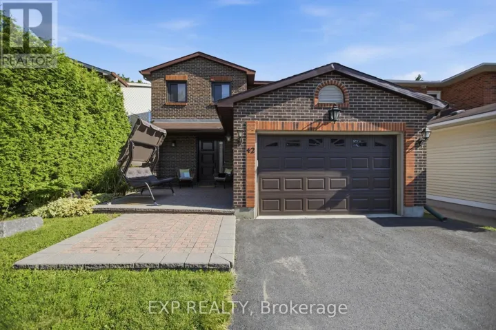 42 VALLEY RIDGE STREET, Ottawa, Ontario K2E7W2