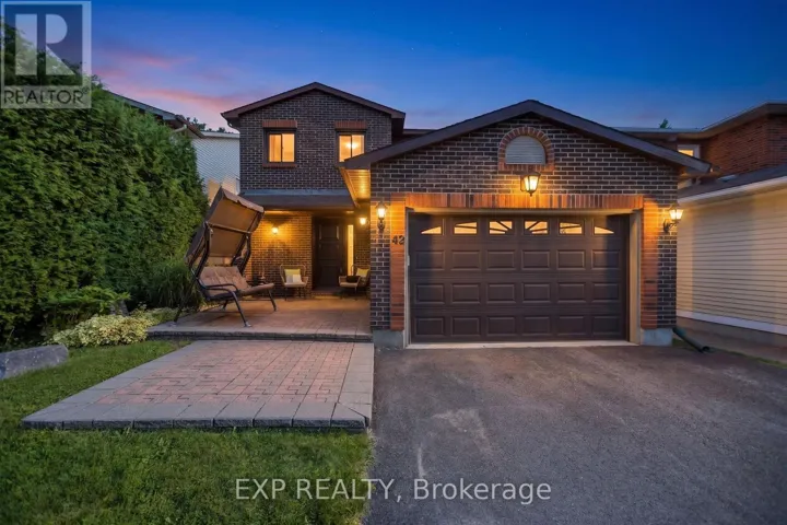 42 VALLEY RIDGE STREET, Ottawa, Ontario K2E7W2