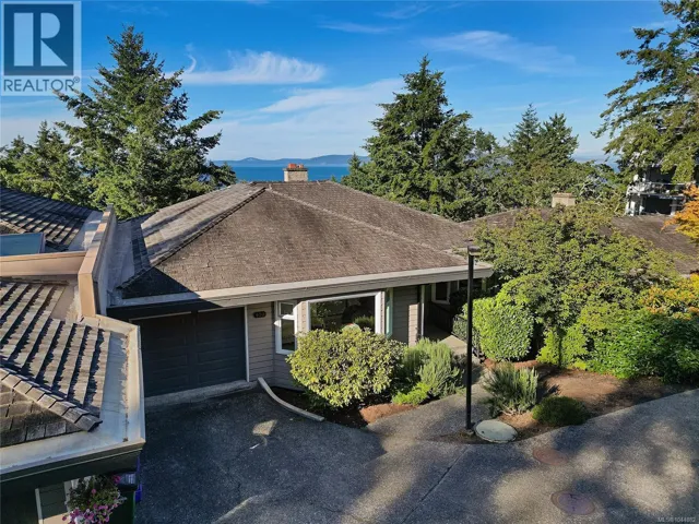 109 2829 Arbutus Rd, Saanich, British Columbia V8N5X5