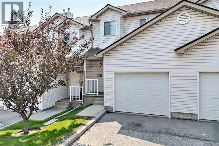 108 Douglas Glen Park SE, Calgary, Alberta T2Z3Z3
