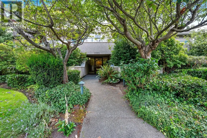 102 1223 Johnson St, Victoria, British Columbia V8V3N9