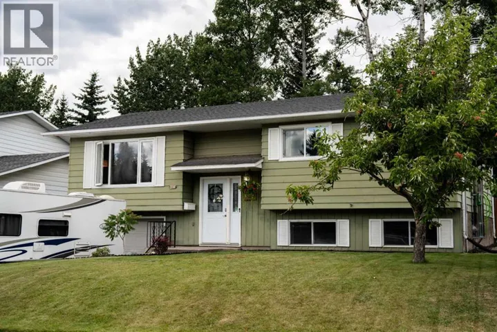 402 Mountain Street, Hinton, Alberta T7V1K6