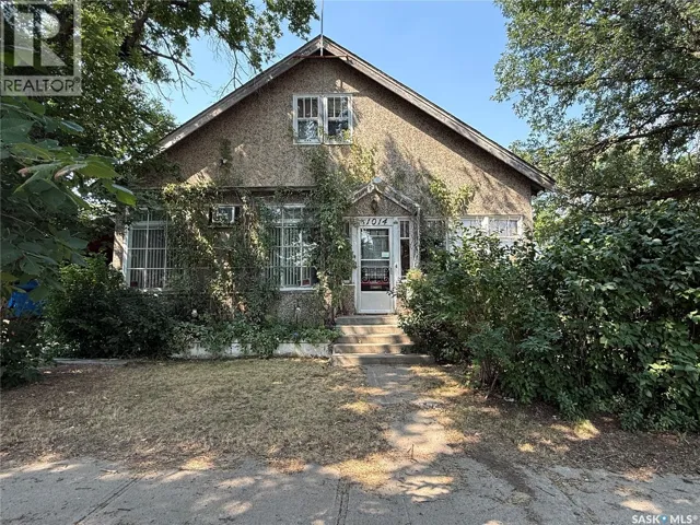 1014 Iroquois STREET W, Moose Jaw, Saskatchewan S6H5B8