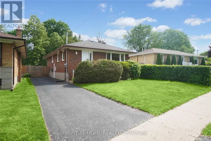 - LOWER - 59 CHANDLER DRIVE, Toronto (Woburn), Ontario M1G1Z1