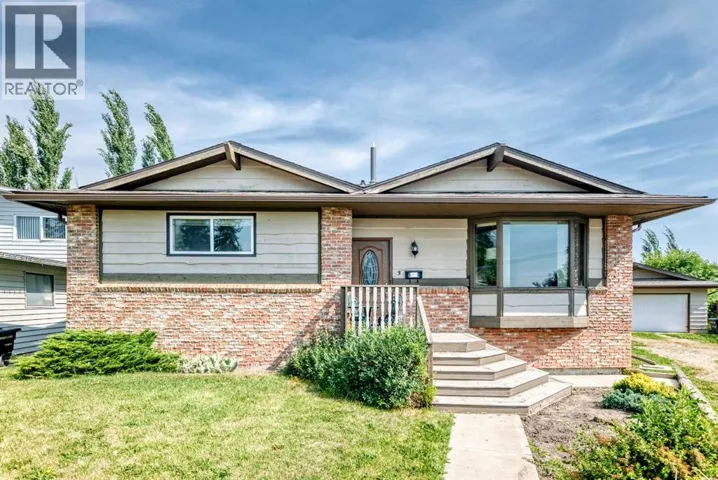 3 43 Avenue Close, Lacombe, Alberta T4L1V8