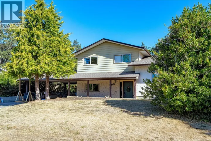 4167 Thornhill Cres, Saanich, British Columbia V8N5E6