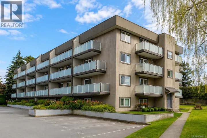 203 3240 Glasgow Ave, Saanich, British Columbia V8X1M2