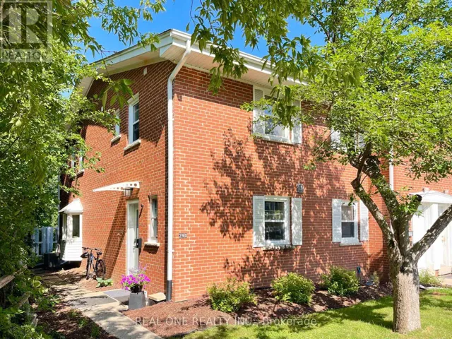 290 WESTCOURT PLACE, Waterloo, Ontario N2L2R7