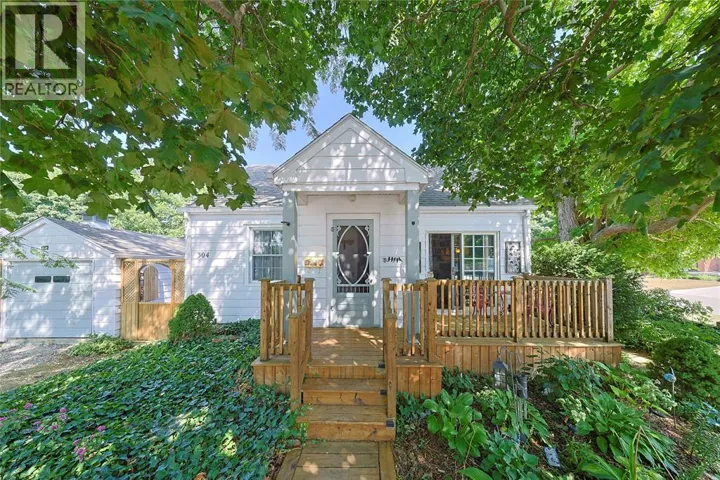 304 LORNE AVENUE, Wallaceburg, Ontario N8A3Z3