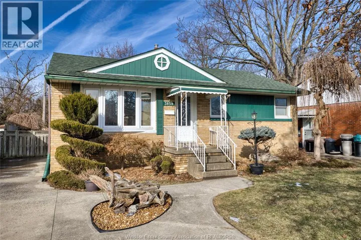 3858 HILLCREST BOULEVARD, Windsor, Ontario N9C2E3