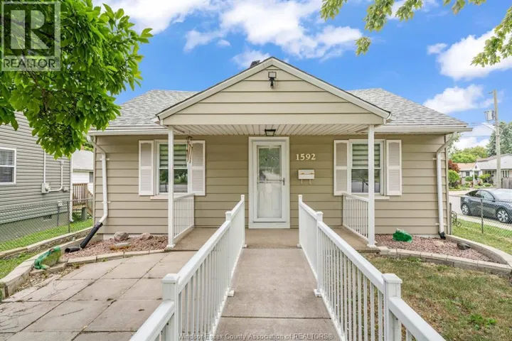 1592 Prince ROAD, Windsor, Ontario N9C3B3