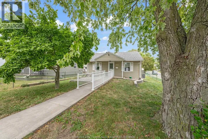 1592 Prince ROAD, Windsor, Ontario N9C3B3